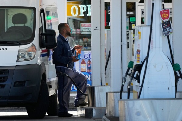 Market Reactions to Oil Price Fluctuations and Economic Developments