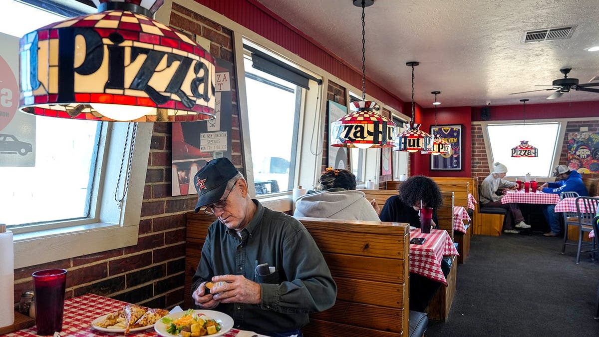 Pizza Hut Classics Bring Nostalgia Back to Dining Rooms