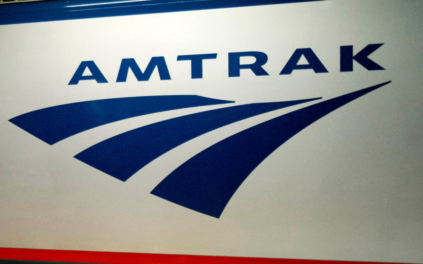 Amtrak Service Resumes Amid Philadelphia Fires