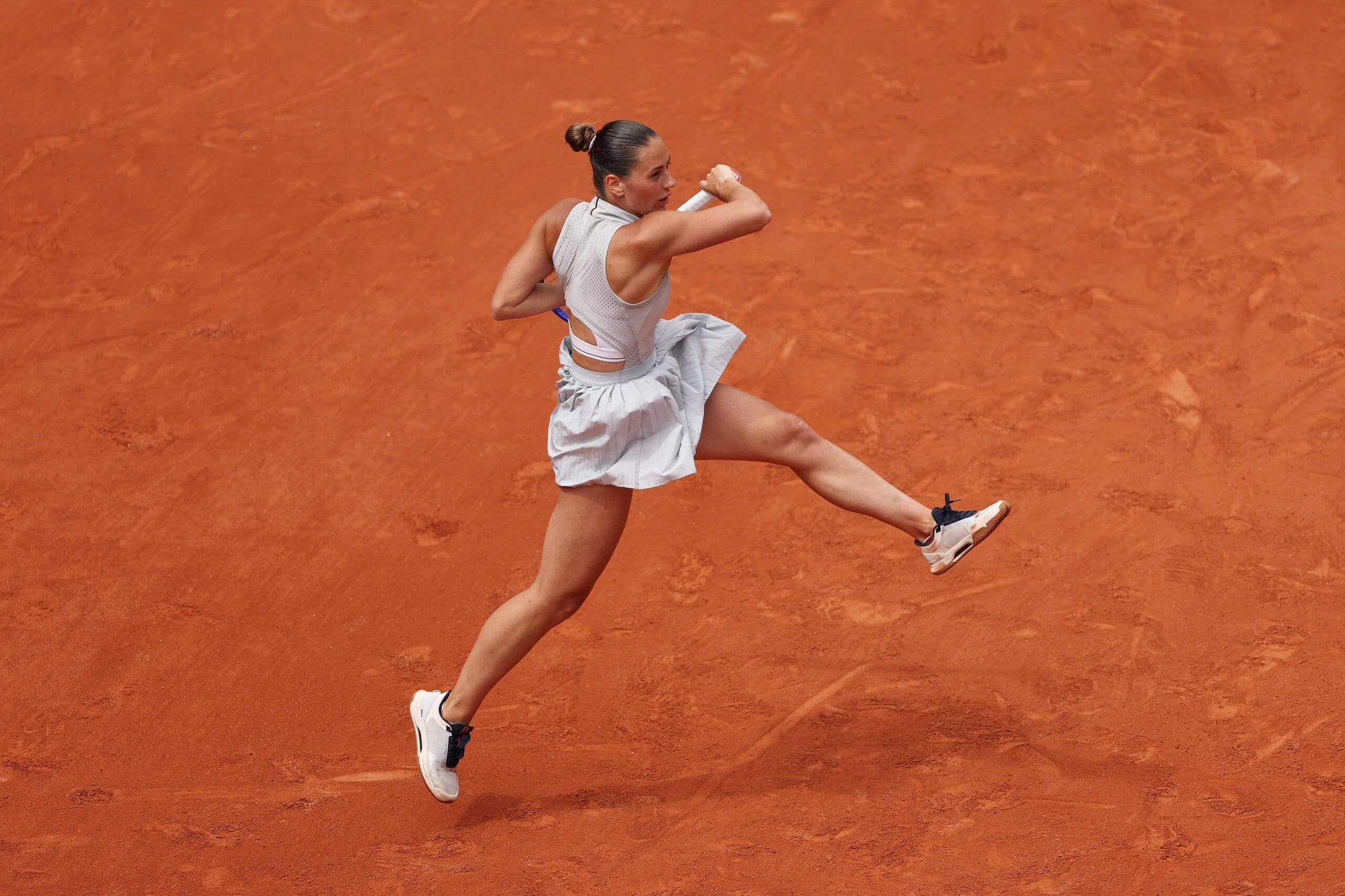 Marta Kostyuk Upsets Iga Świątek at French Open