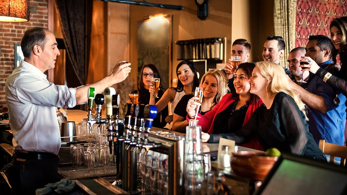 Wedding Reception Tipping: What Guests Need to Know