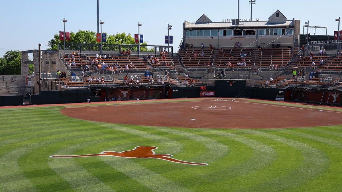 Texas Longhorns Advance to Women’s College World Series Amid Controversial Broadcast Moments