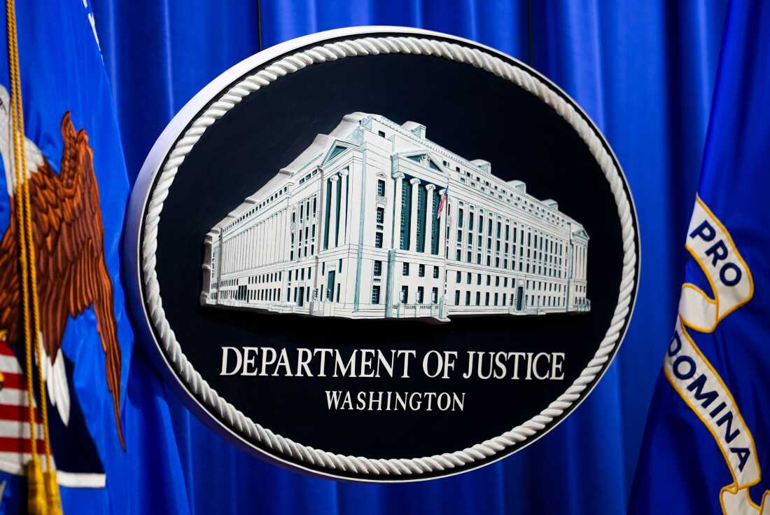 Ex-Federal Prosecutor Accused of Sharing Sealed Trump Investigation Report