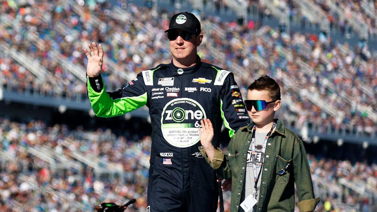 Alex Palou Leads Indy 500 as Racing Community Mourns Kyle Busch