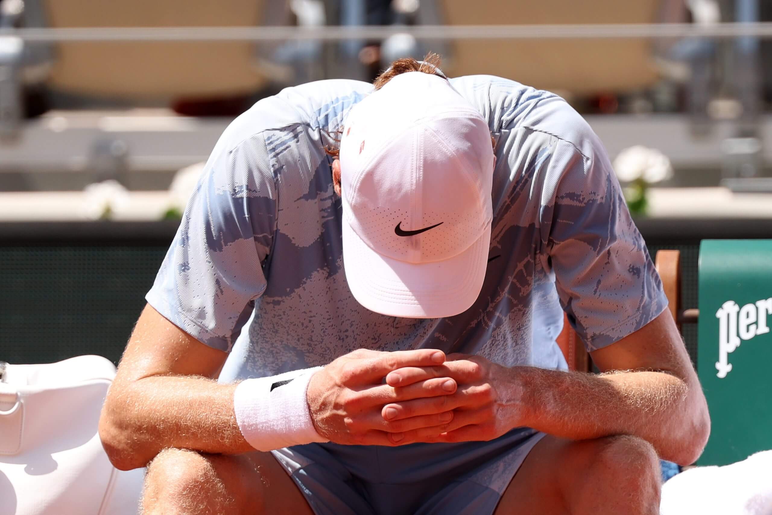 Jannik Sinner’s French Open Run Halted by Heat and Cerúndolo