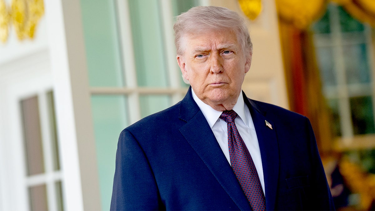Trump to Hold Cabinet Meeting at Camp David Amid Iran Talks