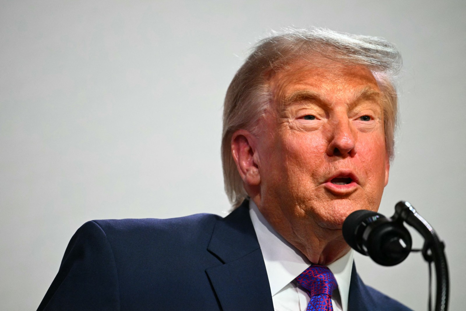 Rising Republican Discontent with Trump’s Economic Policies as Midterms Approach
