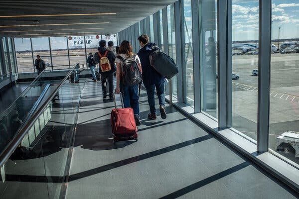 U.S. Airports Begin Screening for Ebola