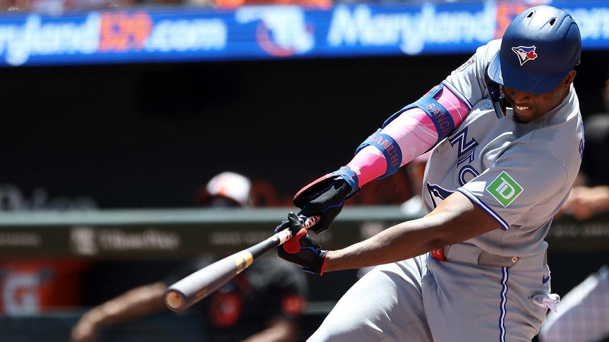Unusual Injury Incident for Toronto Blue Jays Right Fielder