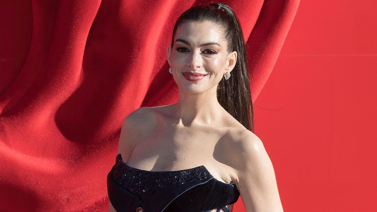 Anne Hathaway Reveals Beauty Hack Behind Her Red Carpet Look