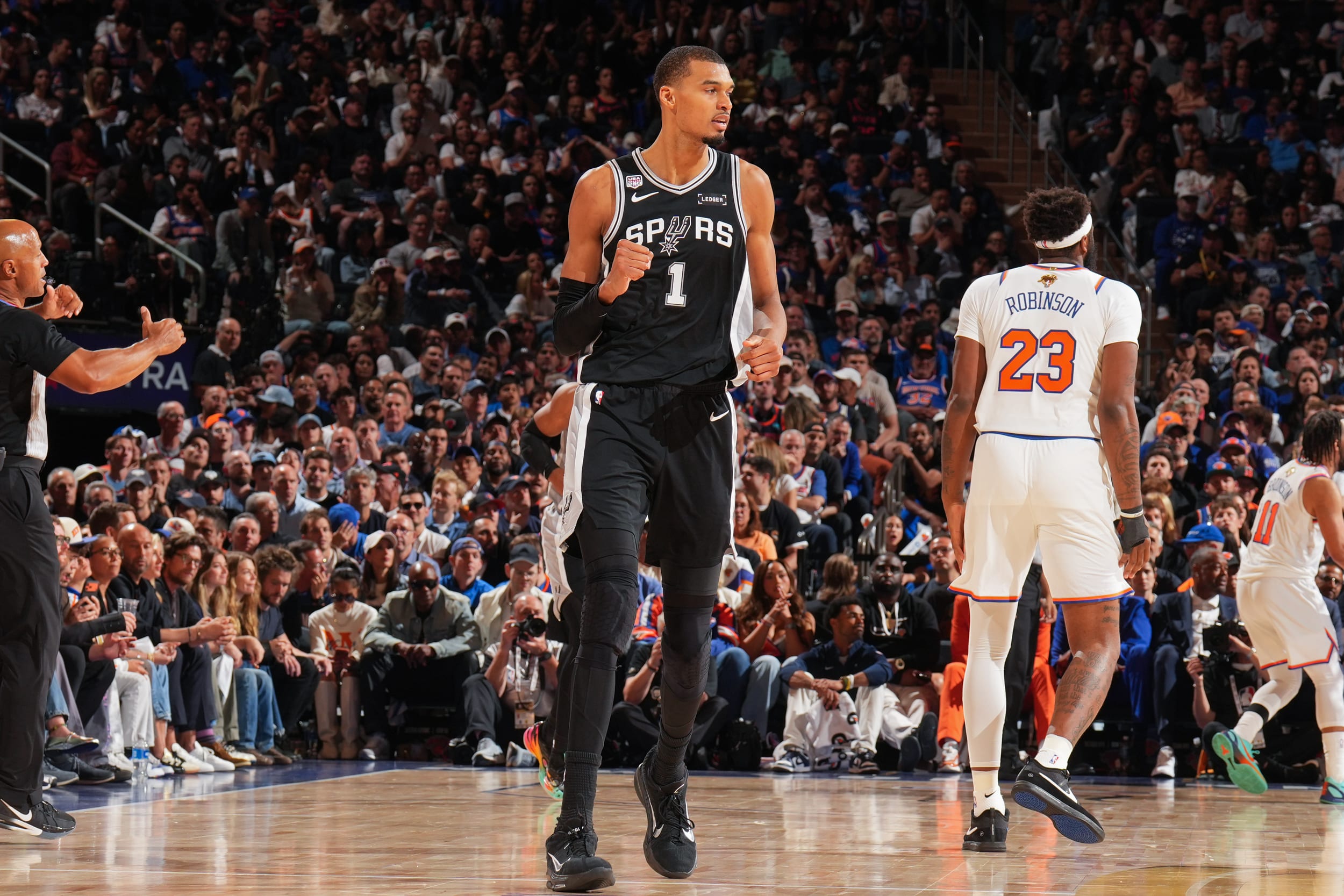 Knicks Edge Out Spurs in Thrilling Game 3