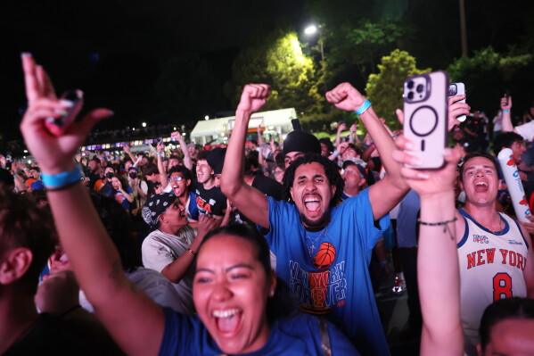 Knicks Edge Spurs to Near Historic NBA Title