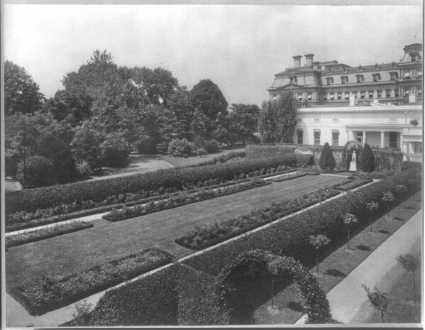 Evolution of the White House Rose Garden