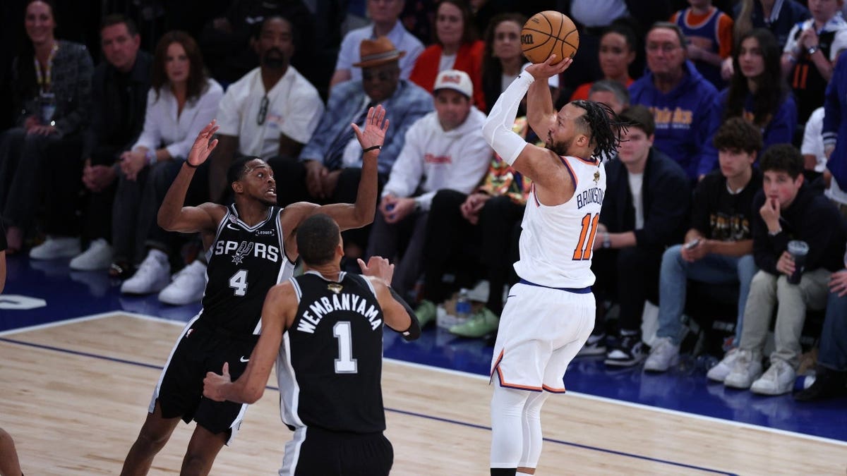 New York Knicks Stage Epic Comeback Against Spurs in NBA Finals
