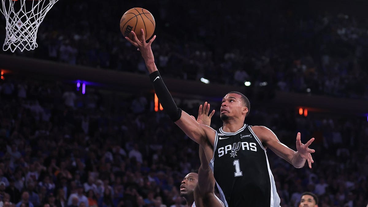 Knicks Pull Off Historic NBA Finals Comeback Against Spurs