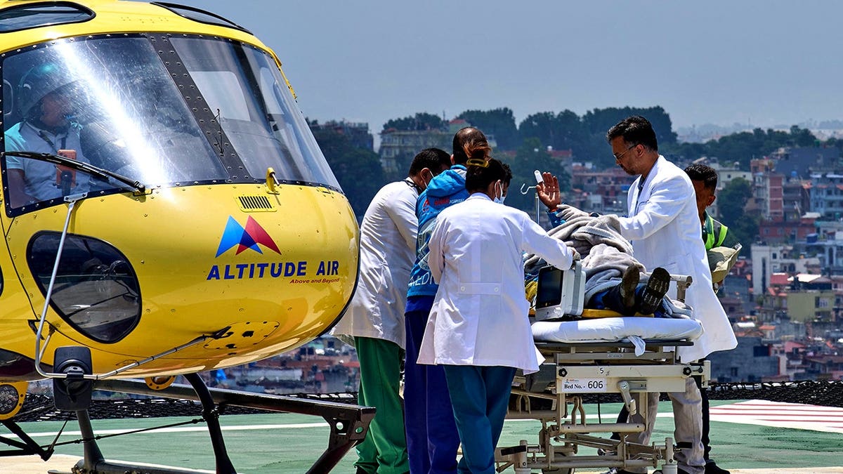 Miraculous Survival of Sherpa Guide on Mount Everest