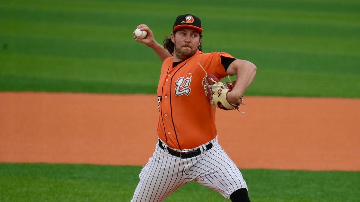 Trevor Bauer Returns to Pitch in Mexico