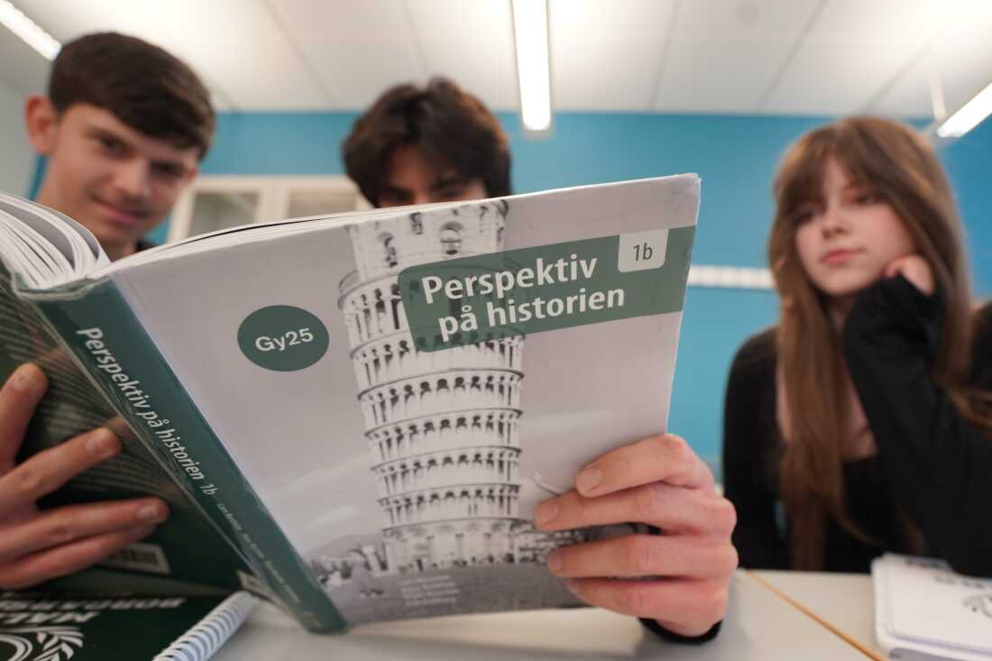 Sweden to Ban Mobile Phones in Schools, Shifts Focus to Traditional Learning
