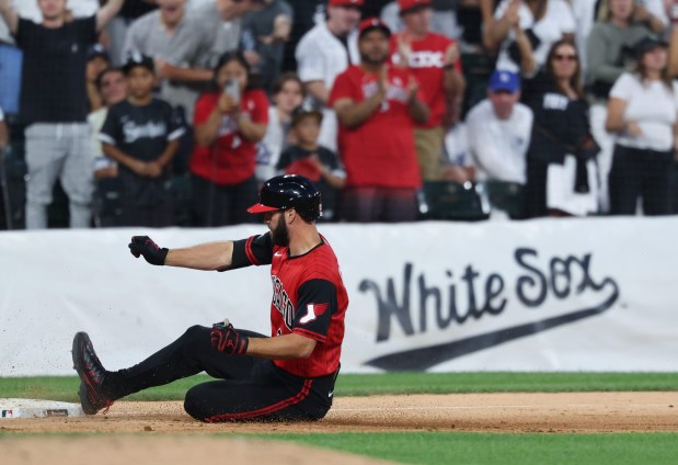 White Sox Triumph Over Dodgers Amidst Electrifying Home Crowd