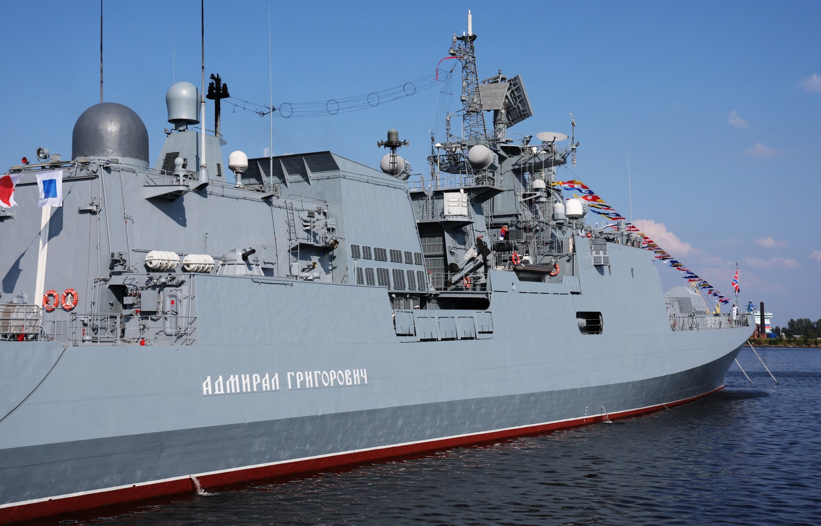 Escalating Tensions in the English Channel: Russia Fires Warning Shot at British Yacht