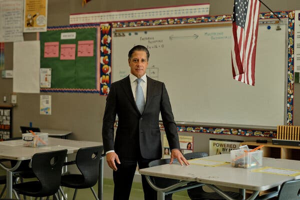 Superintendent Resigns Amid F.B.I. Inquiry into Los Angeles Unified School District