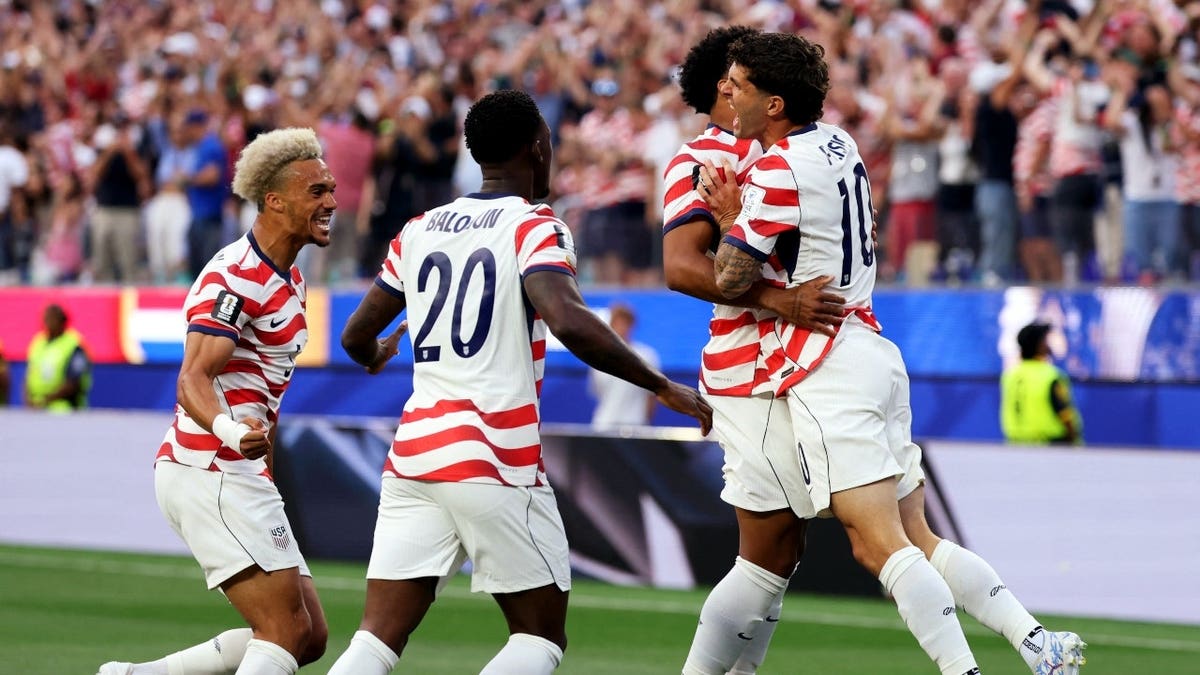 United States Advances to Knockout Stage in World Cup Win Over Australia