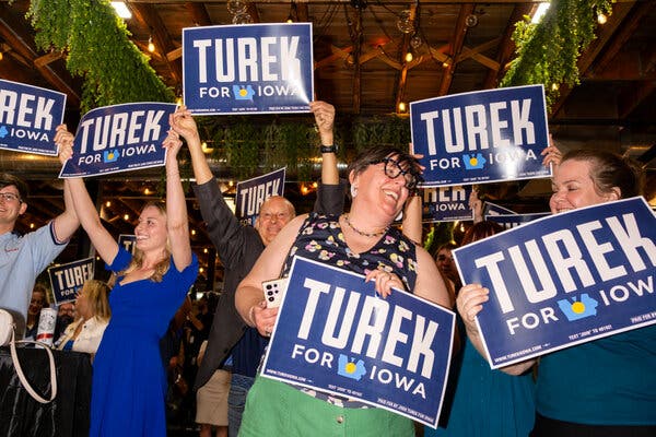Iowa’s Political Shift Amid Economic Challenges
