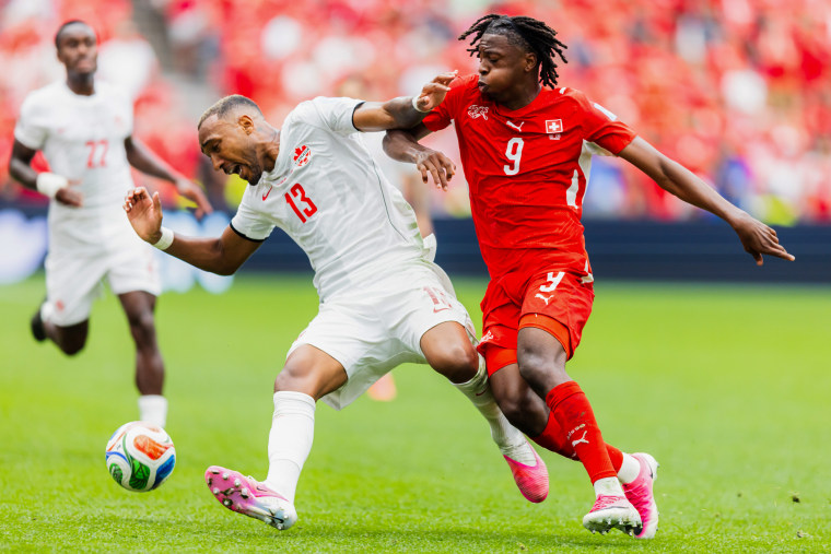 Switzerland Defeats Canada, Tops World Cup Group B