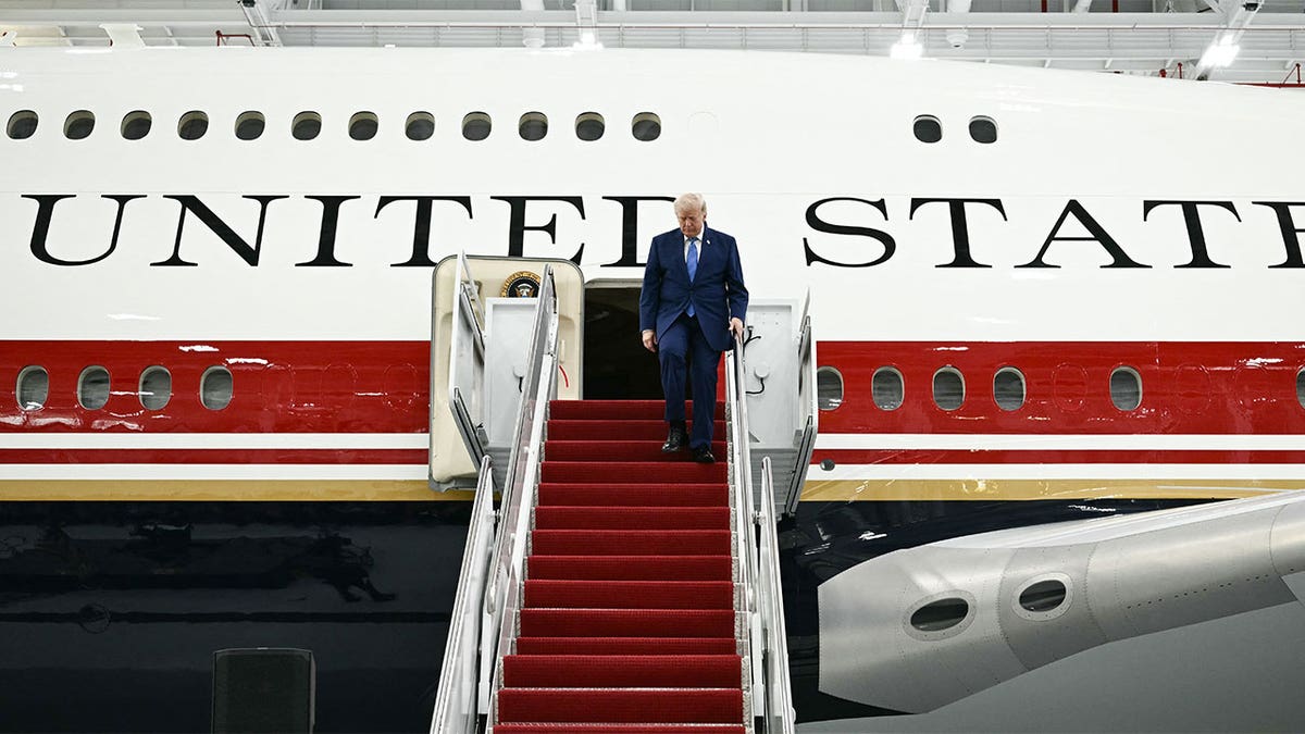 Trump Introduces Refurbished Presidential Aircraft