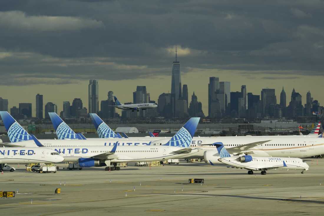 NTSB Investigates United Airlines Flight Incident at Newark Airport