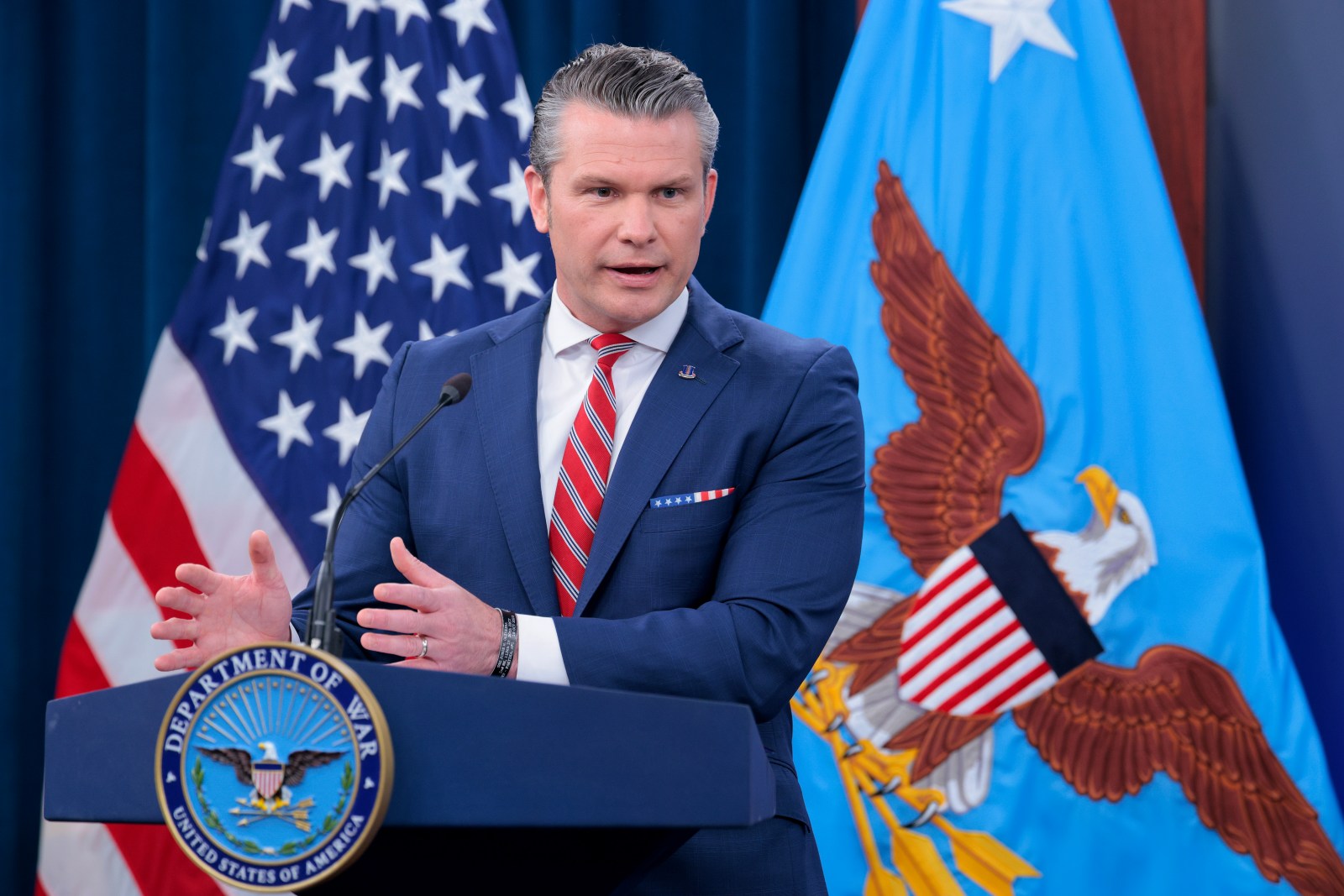 Bipartisan Concerns Grow Over Pentagon Leadership Changes