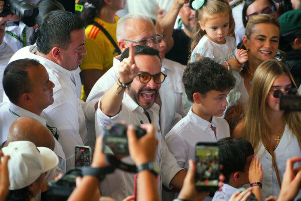 Far Right Candidate Advances in Colombia’s Presidential Election