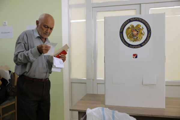 Pashinyan Claims Victory in Armenia’s Election Amid Russia’s Sway