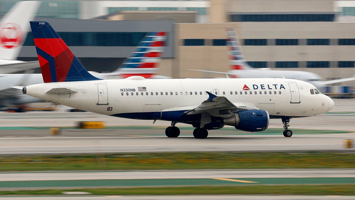 FAA Investigates Delta Air Lines Go-Around at Boston Logan