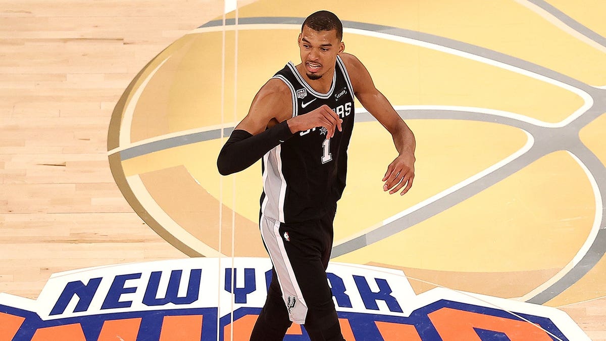 San Antonio Spurs Secure Game 3 Victory Against New York Knicks in NBA Finals