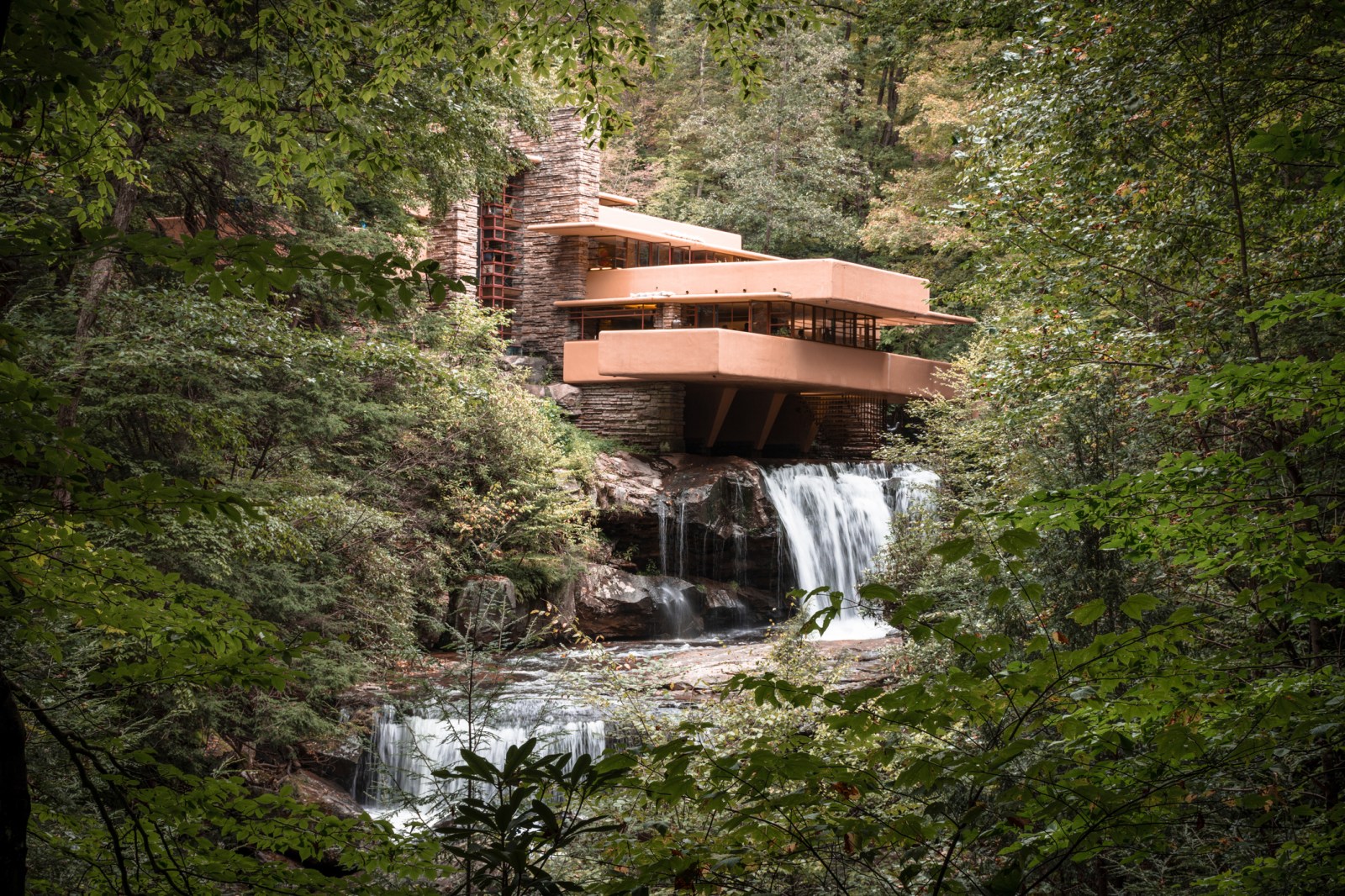 Debating Iconic Architecture: Flaws and Critiques
