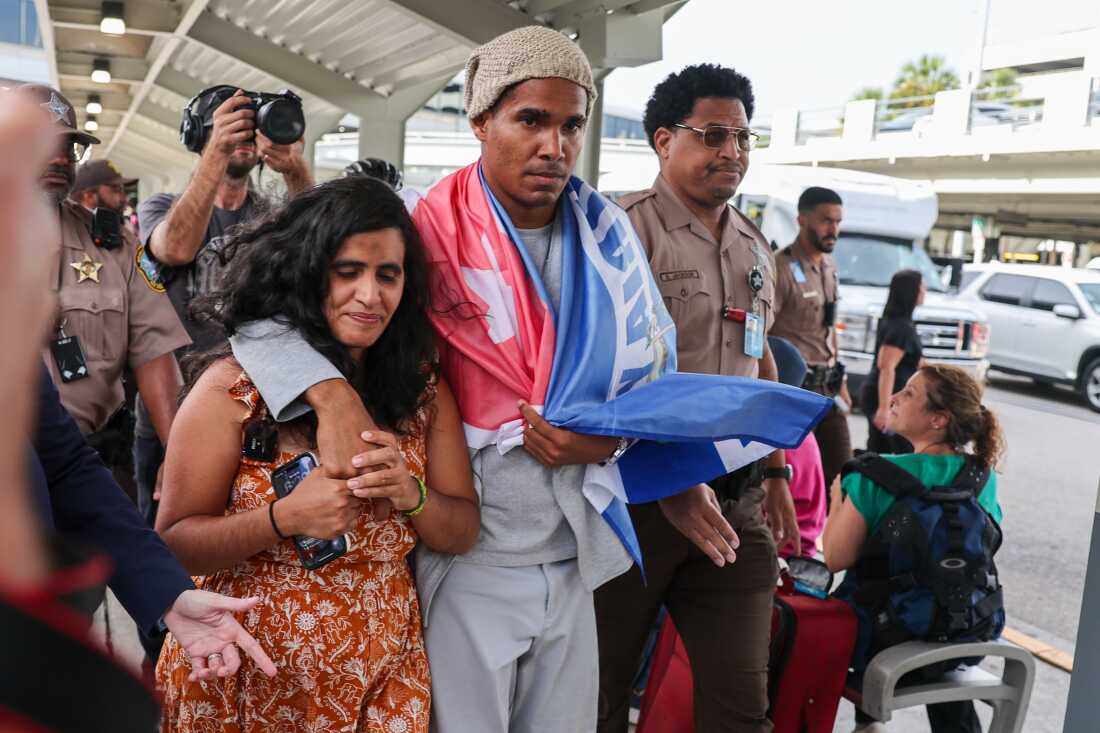 Cuban Dissident Artist Released in Miami After Five-Year Sentence