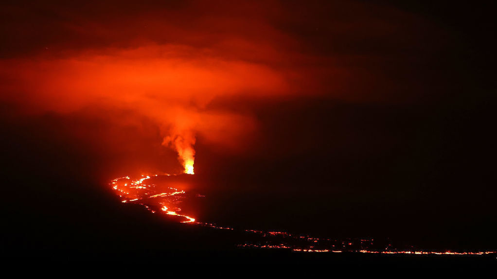 Unique Features of Hawaii’s Erupting Volcanoes