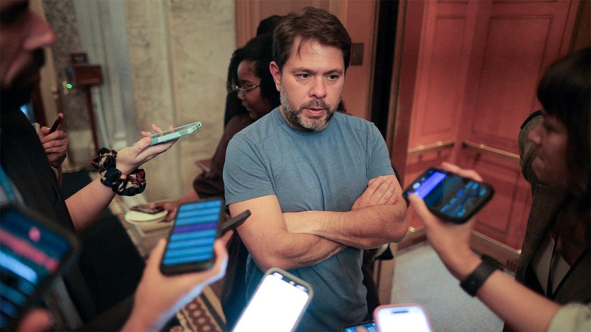 New Legislation Proposed to Regulate Relationships Between Lawmakers and Staff