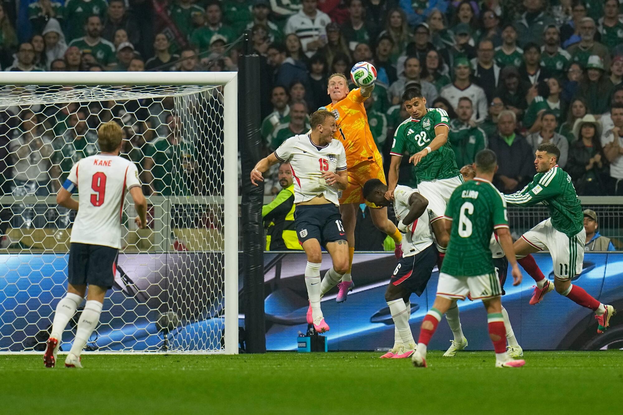 England Defeats Mexico in Dramatic World Cup Match