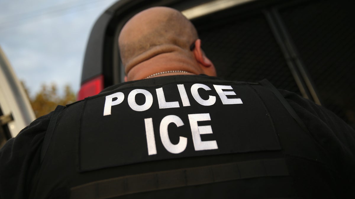 White House Border Czar Defends Use of Unmarked ICE Vehicles Amid Controversy