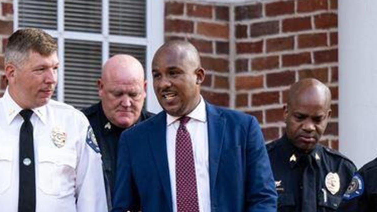 Mississippi Senate Race Sparks Interest as Democrats Aim for Historic Win