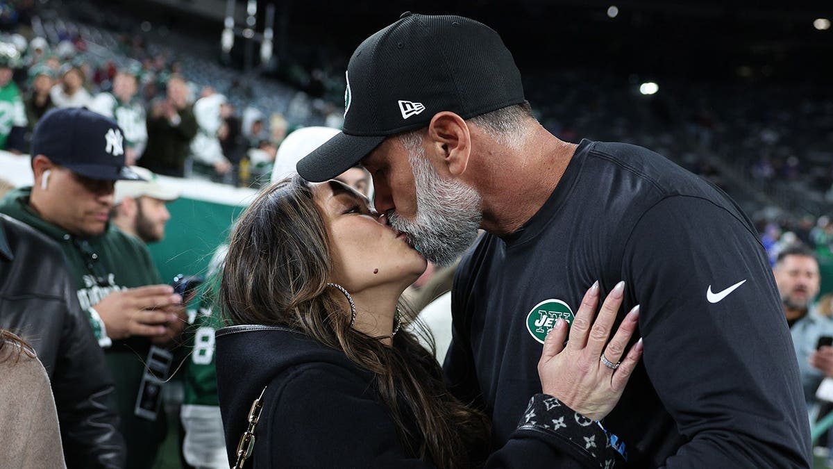 Cristina Ulbrich, Wife of Falcons’ Jeff Ulbrich, Passes Away After Cancer Battle
