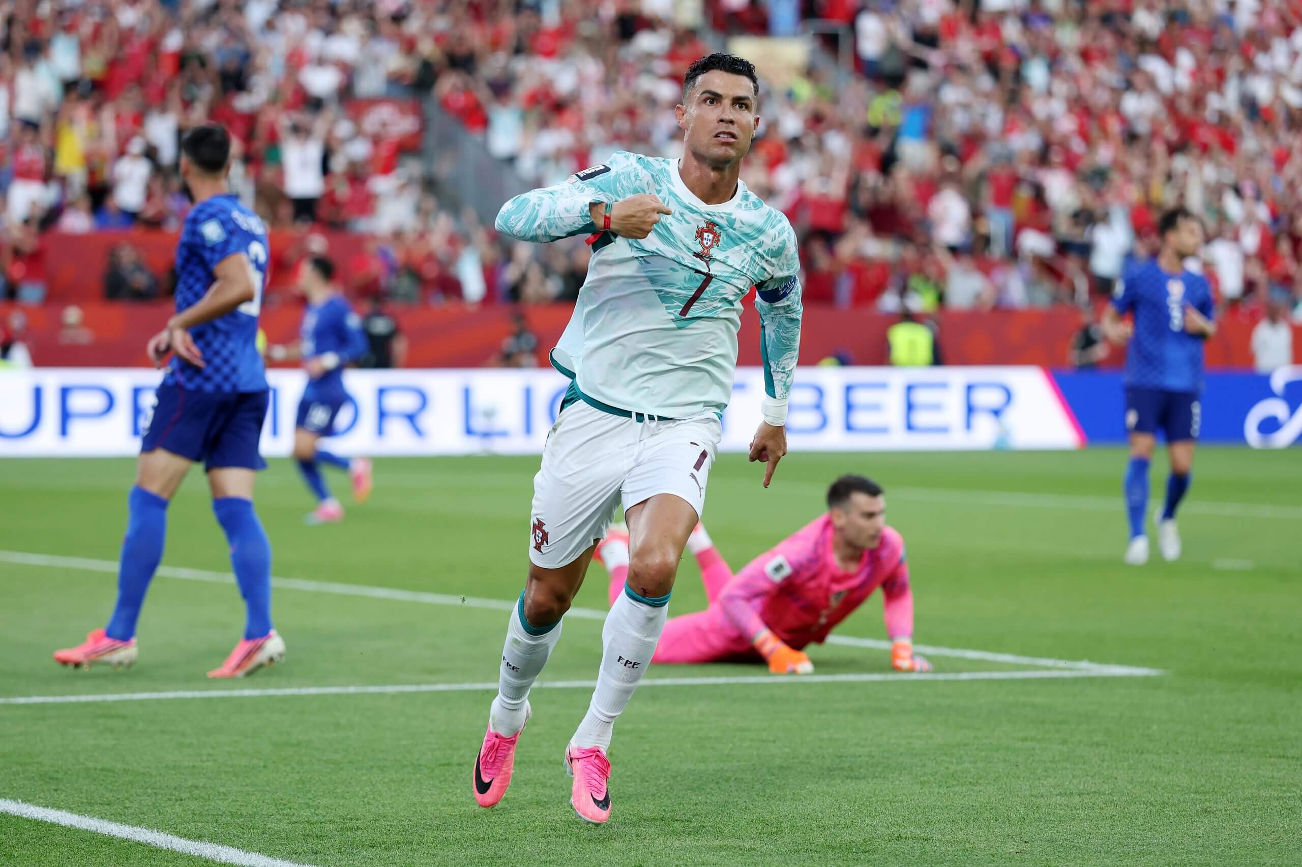 Rising Star Yamal Set to Face Veteran Ronaldo in World Cup Clash