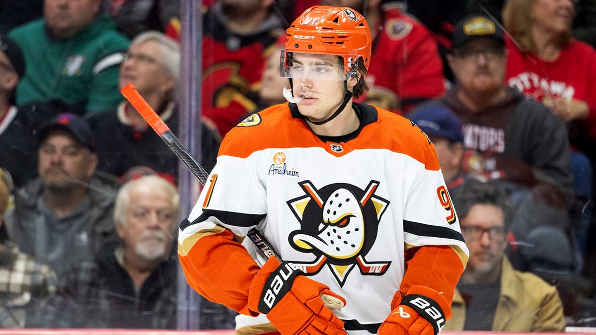Carlsson’s Offer Sheet Raises Stakes for Ducks and Flyers