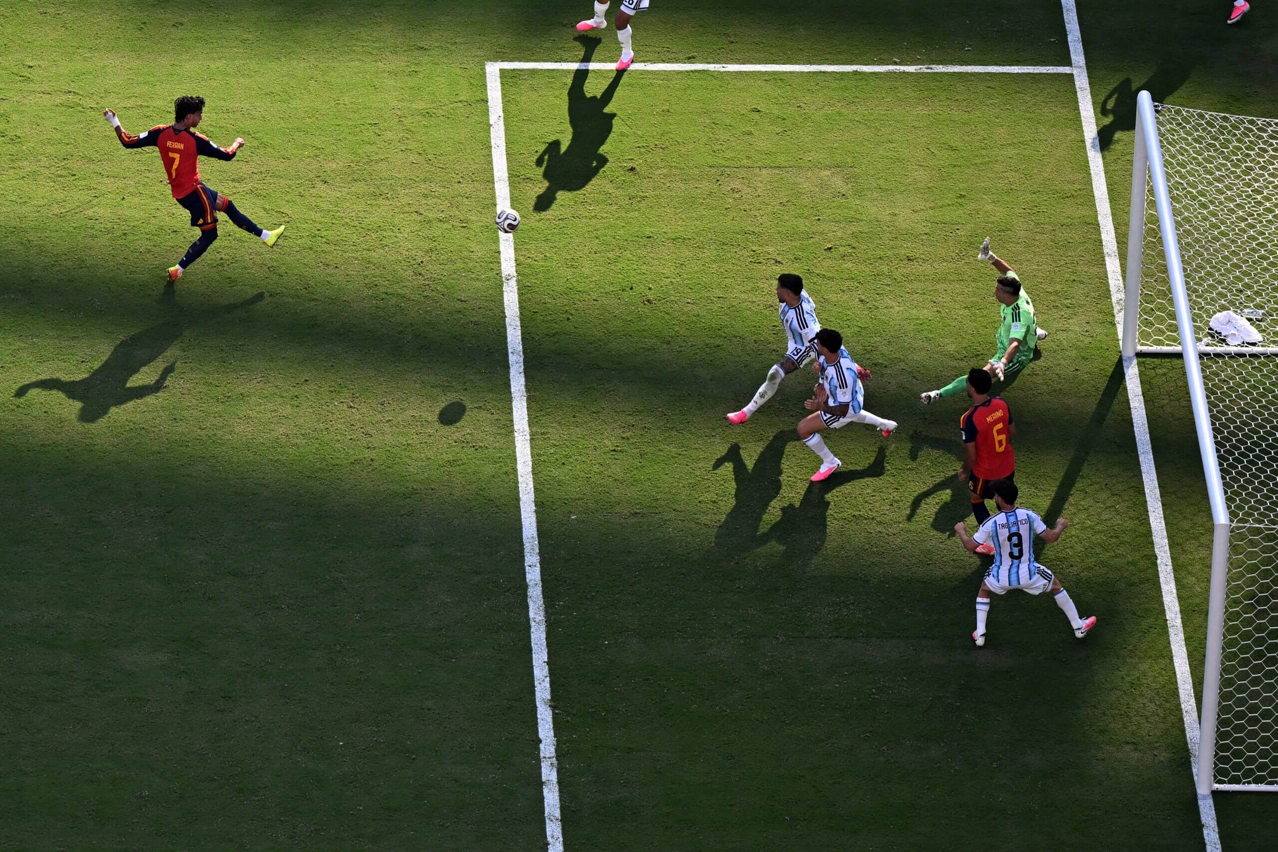Spain Triumphs in World Cup with Teamwork and Strategy