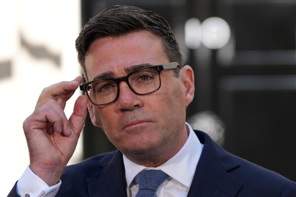 Andy Burnham Takes Office as U.K. Prime Minister: Facing Economic and Foreign Policy Challenges
