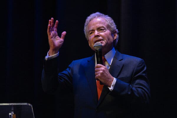 Governor Abbott Appoints Former Opponent as Texas State Comptroller