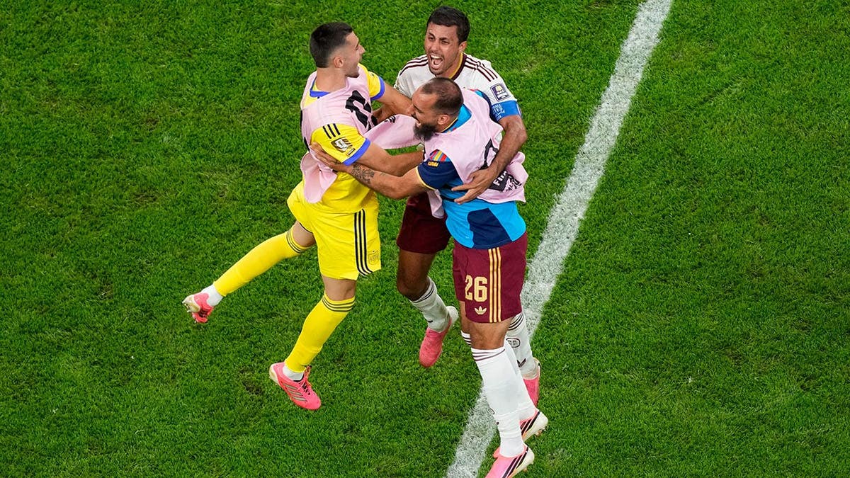 Spanish Goalkeeper Borja Iglesias Faces World Cup Finale with Political Tensions