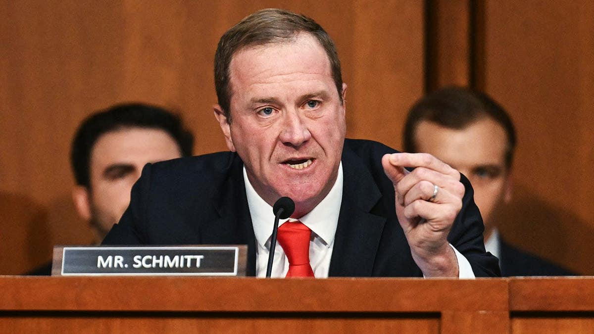 Senator Warns of Security Risks in Supreme Court Decision on Birthright Citizenship